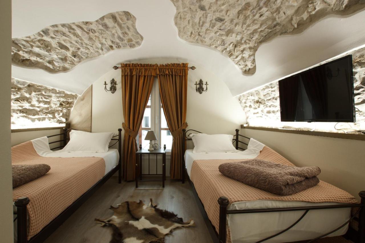 Ss Kekezi Hotel Gjirokastër