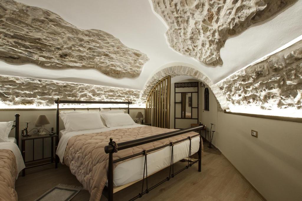 Ss Kekezi Gjirokastër